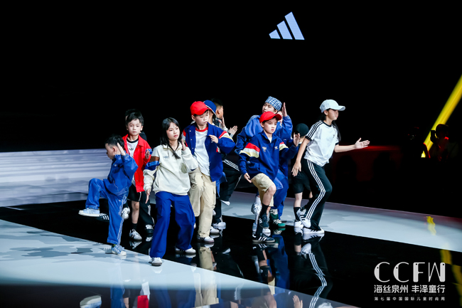 ADIDAS KIDS߽CCFWйʶͯʱ